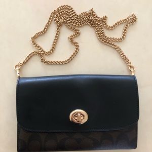 Coach Crossbody Wallet With Detachable Gold Chain - Like New Condition